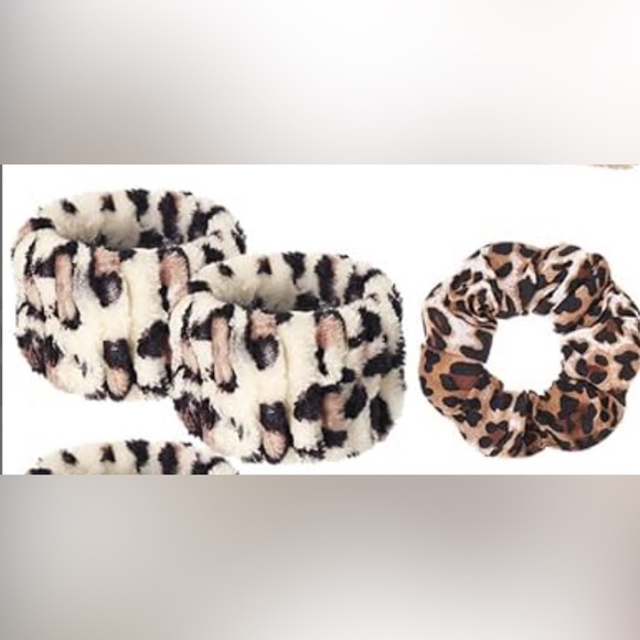 Leopard Print Faux Fur Sleep Mask & Matching Accessory Set - Picture 6 of 7